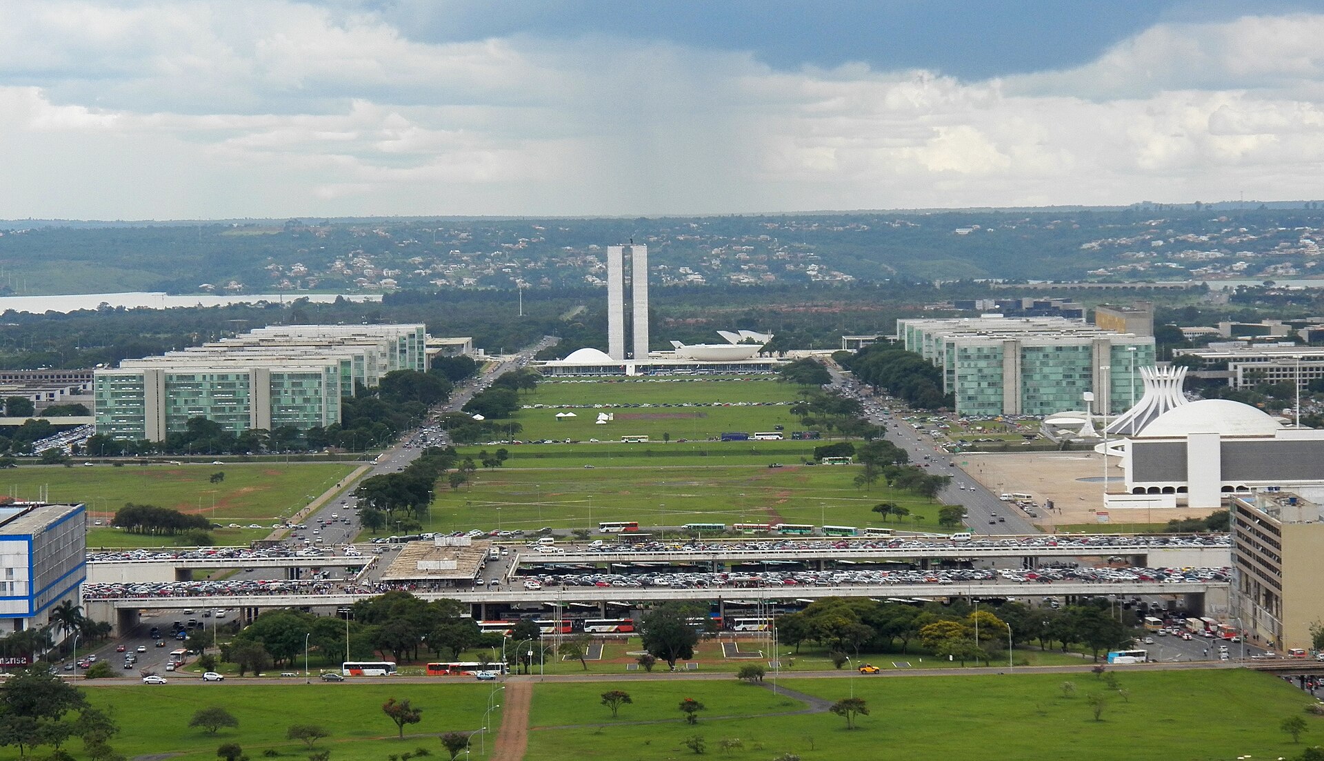 Eixo Monumental, Esplanada dos Ministérios e Congresso Nacional em Brasília